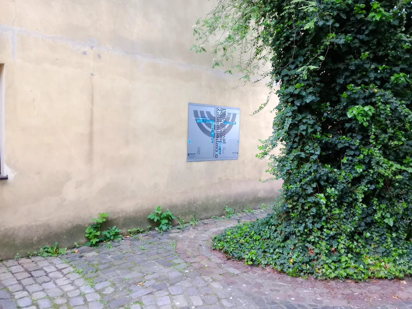 Front yard of the Wolf Popper's Synagogue