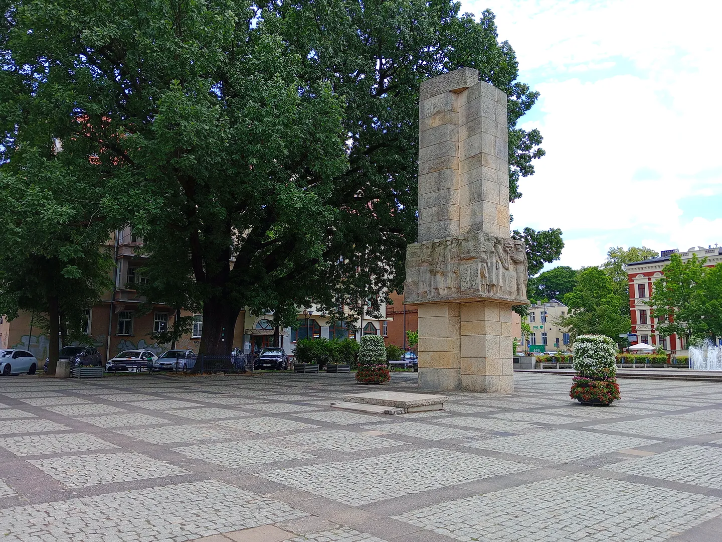 Plac i Pomnik Bohaterów II Wojny Światowej w Zielonej Górze