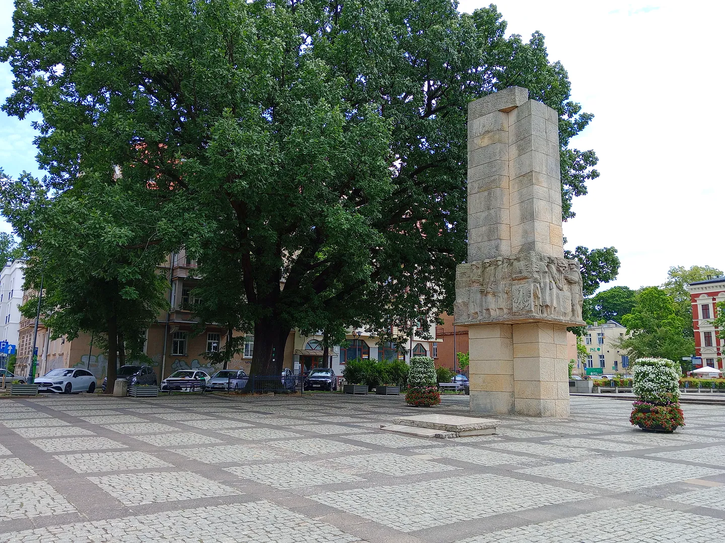 Plac i Pomnik Bohaterów II Wojny Światowej w Zielonej Górze