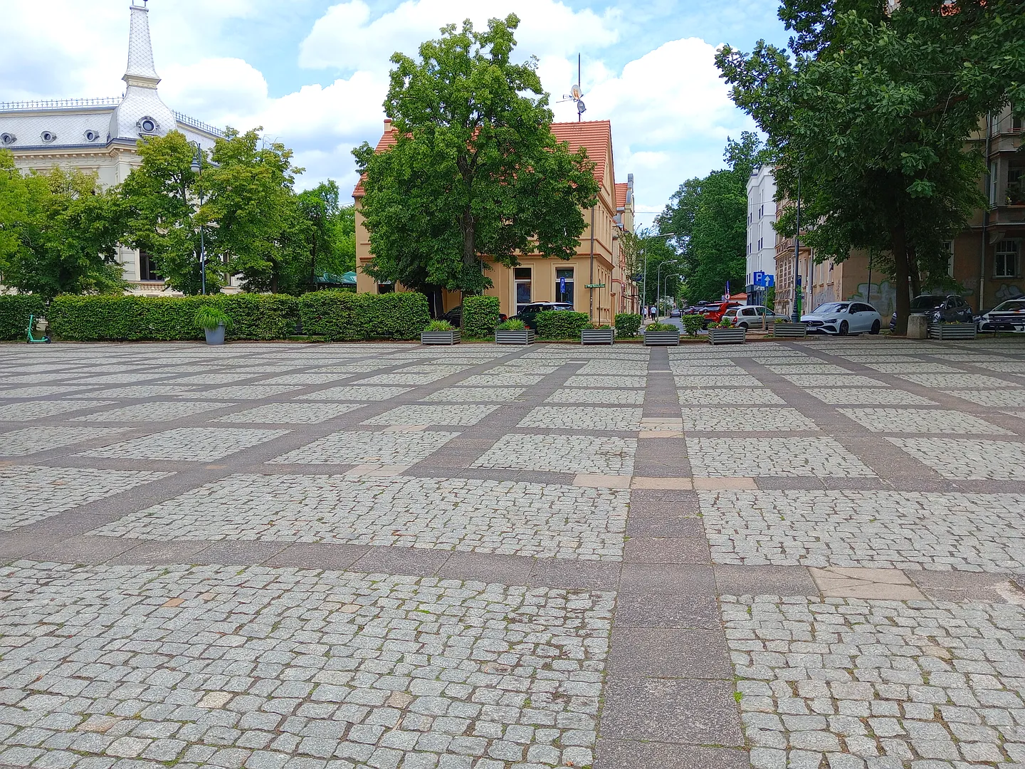 Plac i Pomnik Bohaterów II Wojny Światowej w Zielonej Górze