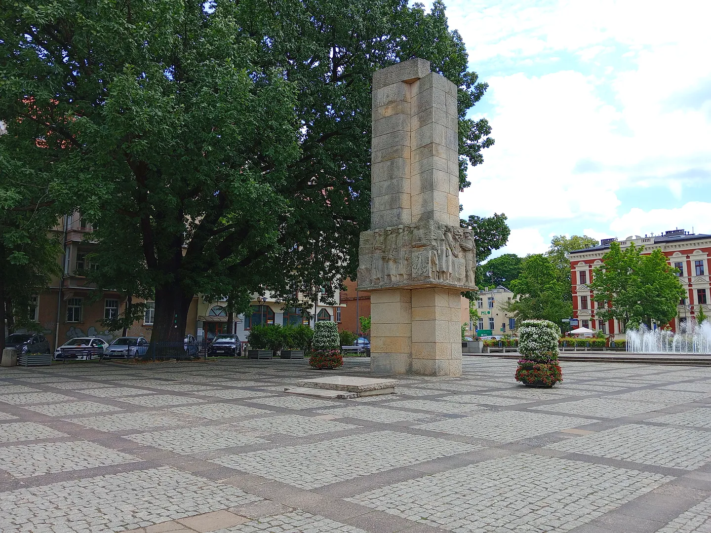 Plac i Pomnik Bohaterów II Wojny Światowej w Zielonej Górze