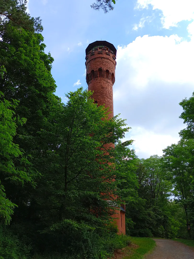 Wieża Bismarcka - widok od strony Wilkanowa