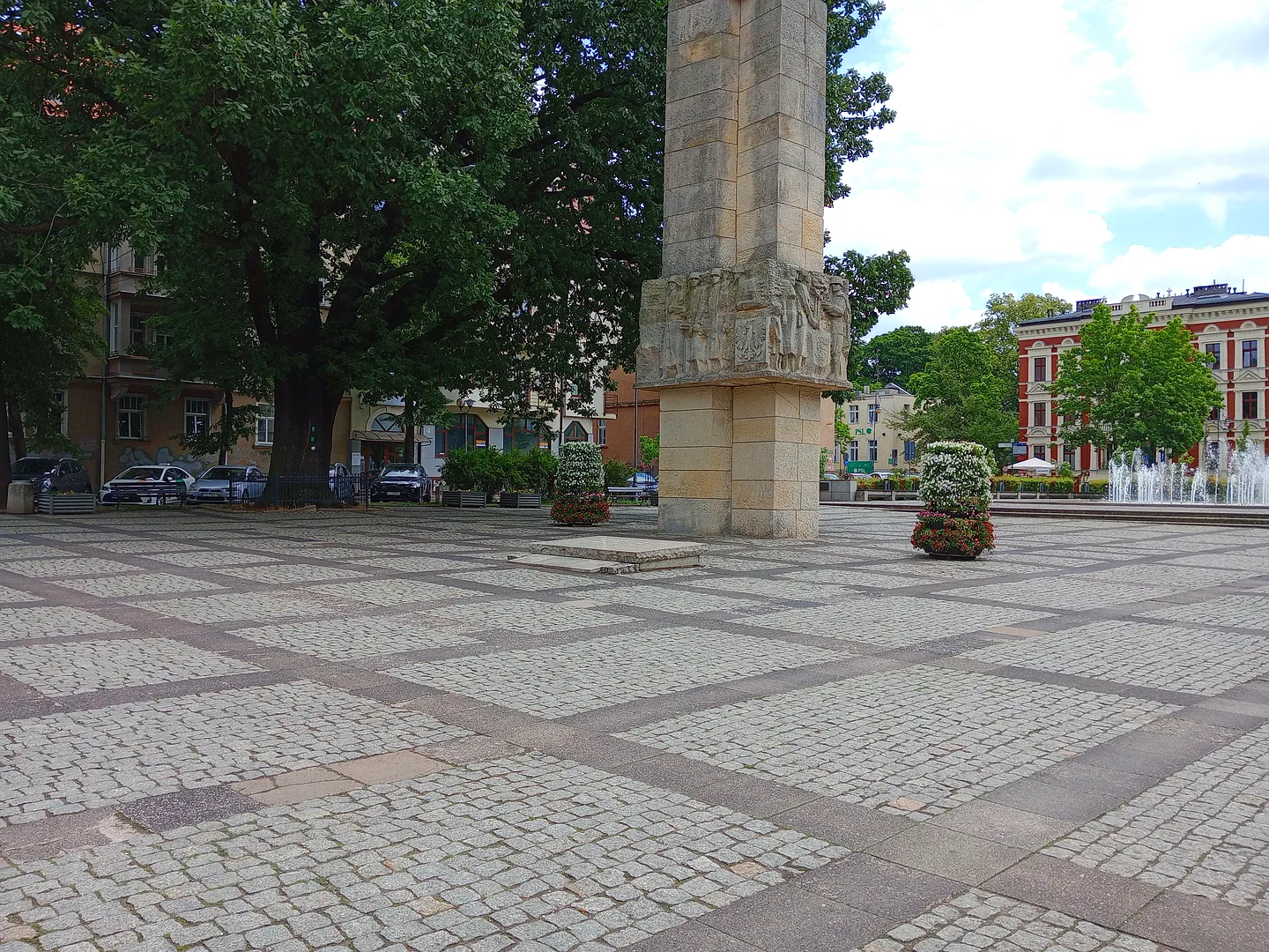 Plac i Pomnik Bohaterów II Wojny Światowej w Zielonej Górze